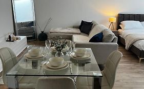 Modern Studio In Popular South Kensington Location